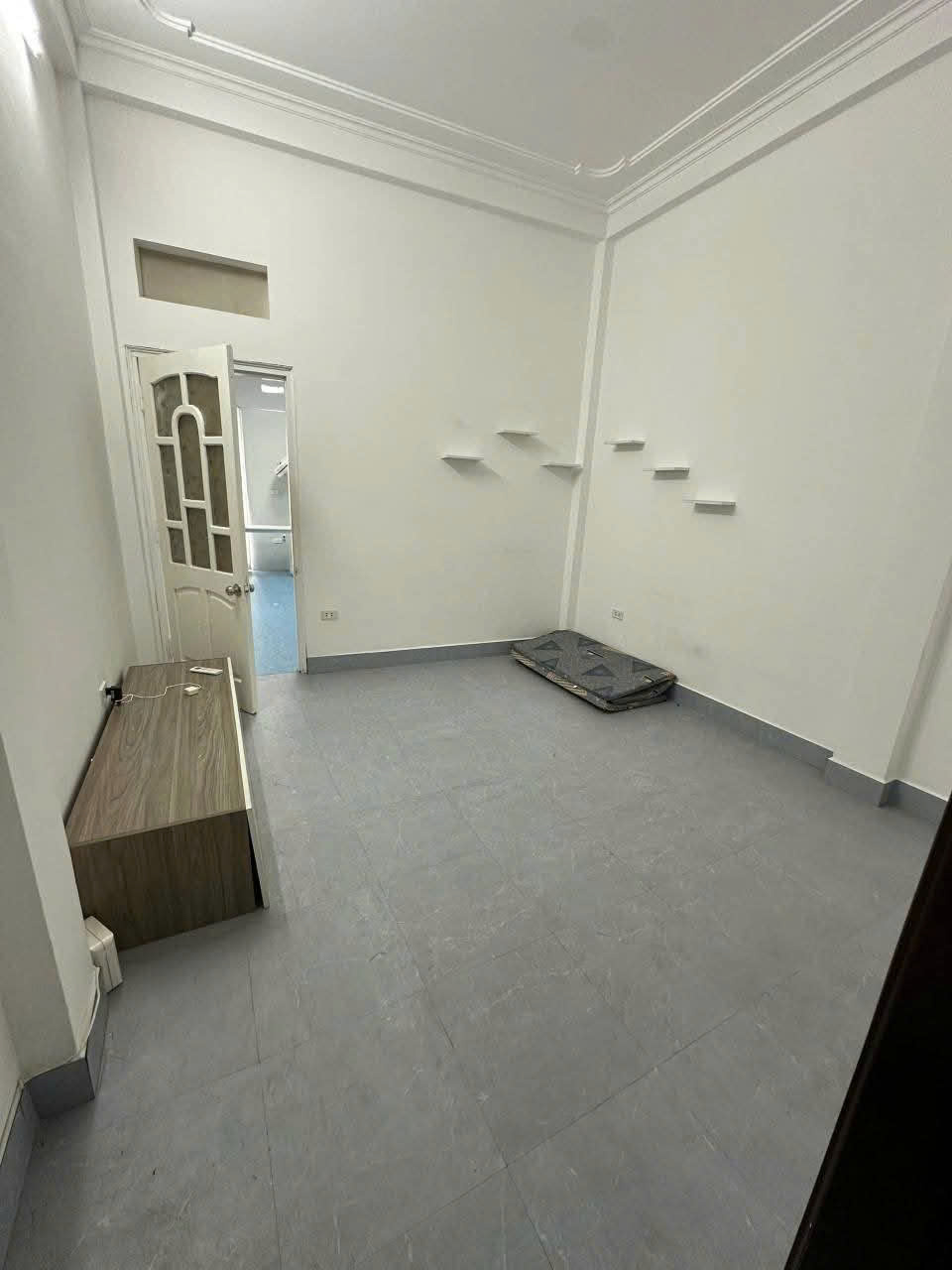 CHO THUÊ PHÒNG LÀM DỊCH VỤ / BÁN HÀNG ONLINE – MẶT ĐƯỜNG KHƯƠNG ĐÌNH