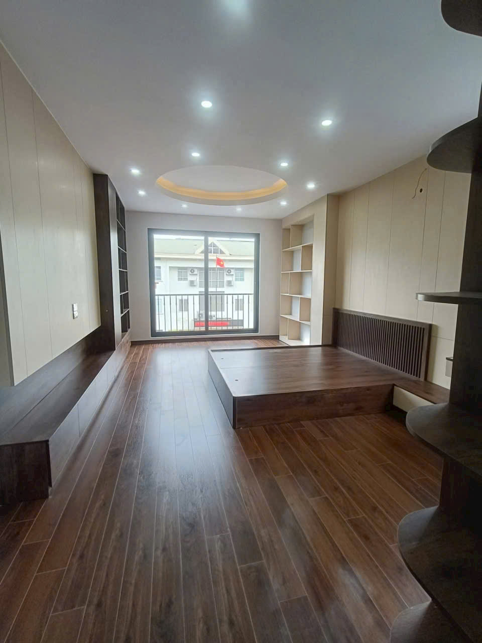 CHỦ CẦN BÁN GẤP CĂN MẶT PHỐ VŨ TÔNG PHAN, LÔ GÓC 3 THOÁNG, VỈA HÈ,THANG MÁY 6 TẦNG, NHỈNH 16 TỶ.