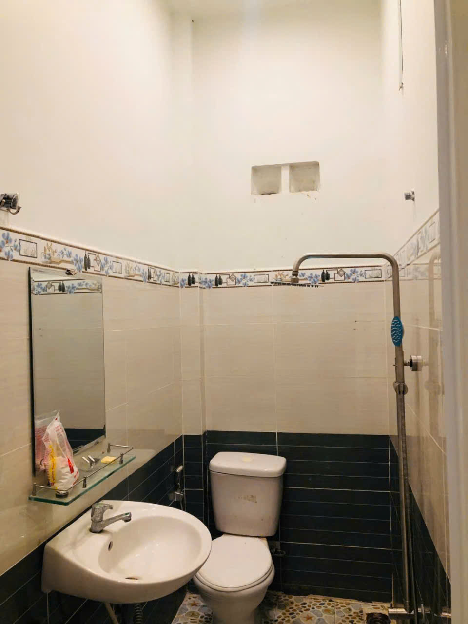 Bán nhà đẹp xã Long Trạch, Cần Đước dt 120m2 1 lầu 4pn, 2wc giá 2,8 tỷ