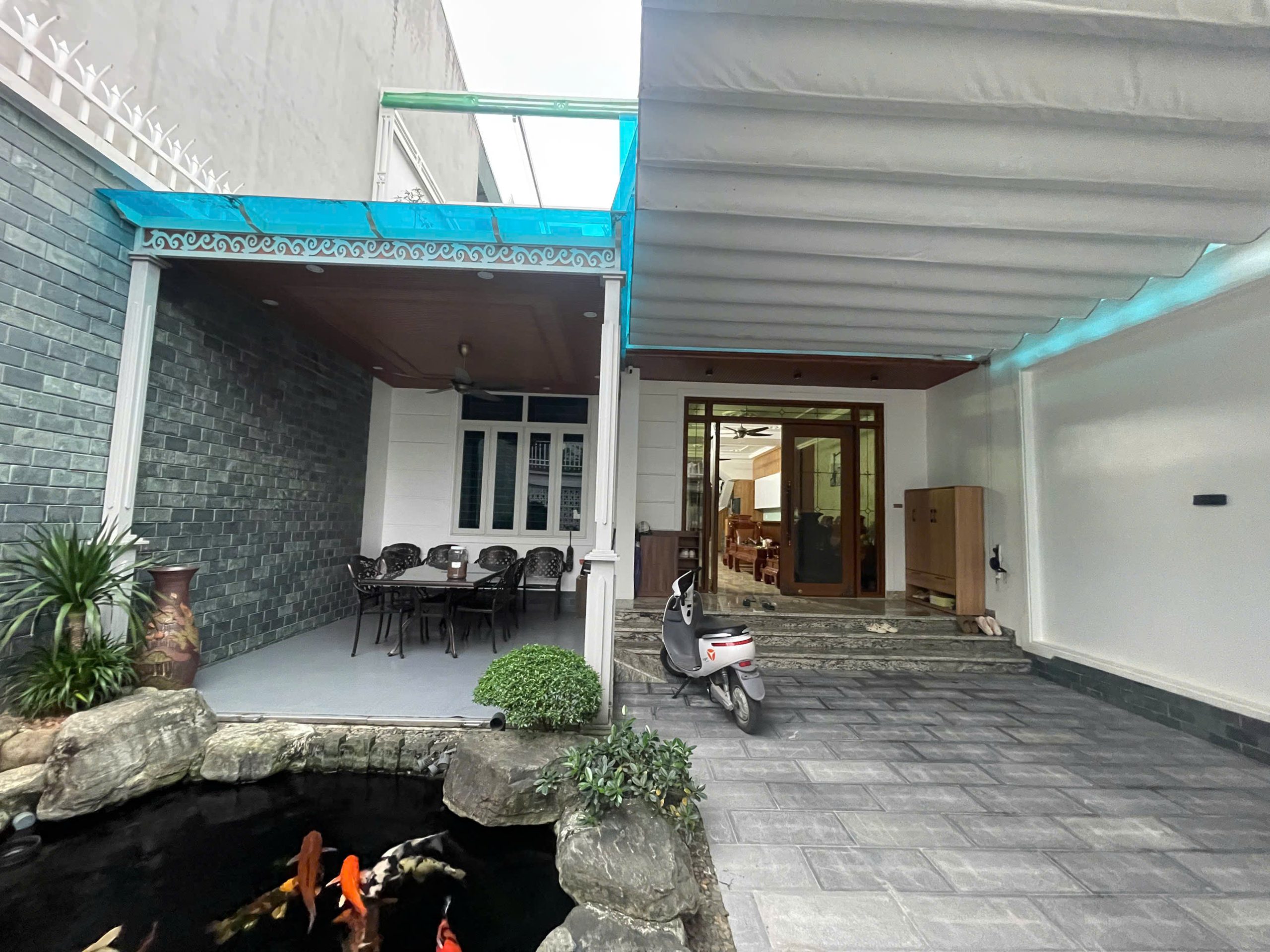 BÁN NHÀ 2 TẦNG SÂN VƯỜN – HỒ CÁ KOI