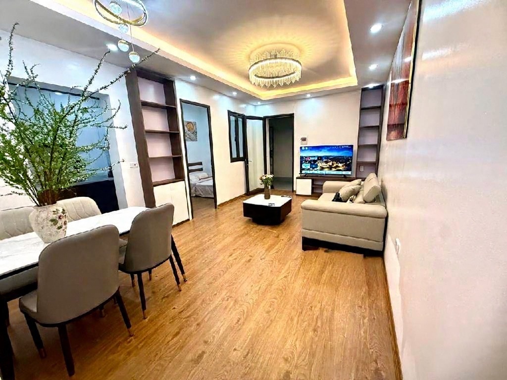 căn hộ tập thể tầng 2 hoàng quốc việt DT 65m giá 4,18 tỷ full nội thất