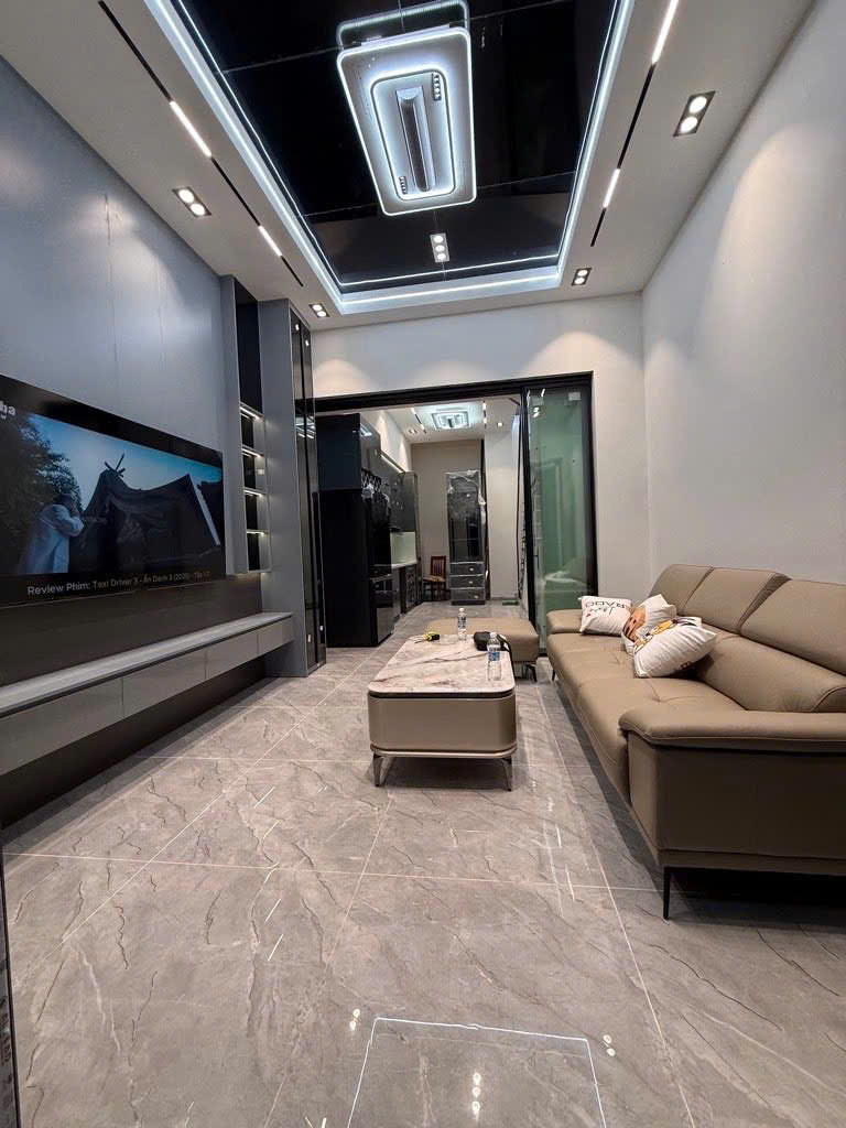 BÁN NHÀ NGỌC THUỴ LONG BIÊN,OTO ĐỖ CỔNG,,DÂN XÂY,FULL NỘI THẤT,52M NHỈNH 13 TỶ