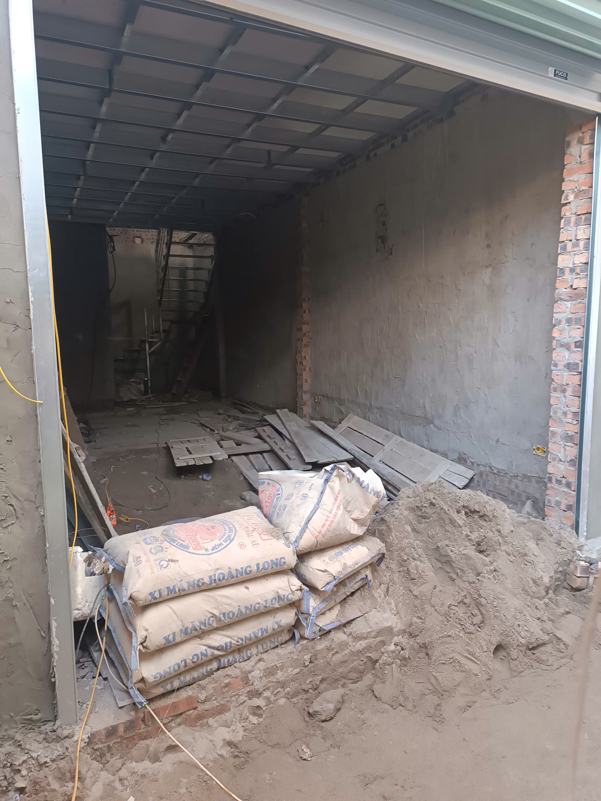 Chính chủ bán nhà 2 tầng 36m phố Bùi Huy Bích, ô tô đỗ cửa, ngay đường lớn