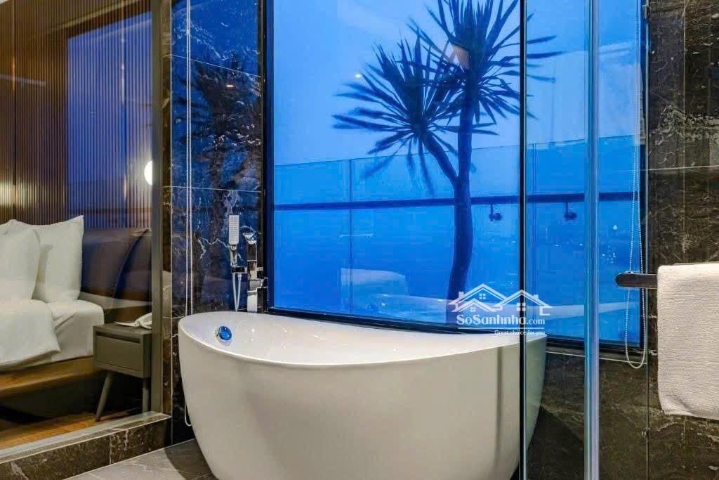 Chuyển nhượng khách san 5 sao. dòng tiền 20tỷ/tháng mặt biển mỹ khê,đà nẵng.