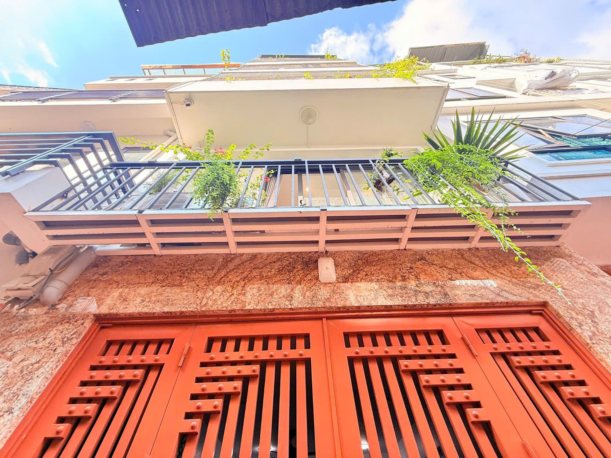 DƯƠNG QUẢNG HÀM- EM MẶT PHỐ – 20M RA PHỐ – Ô TÔ ĐỖ CỬA – FULL NỘI THẤT – Ở & CHO THUÊ 10TR/THÁNG