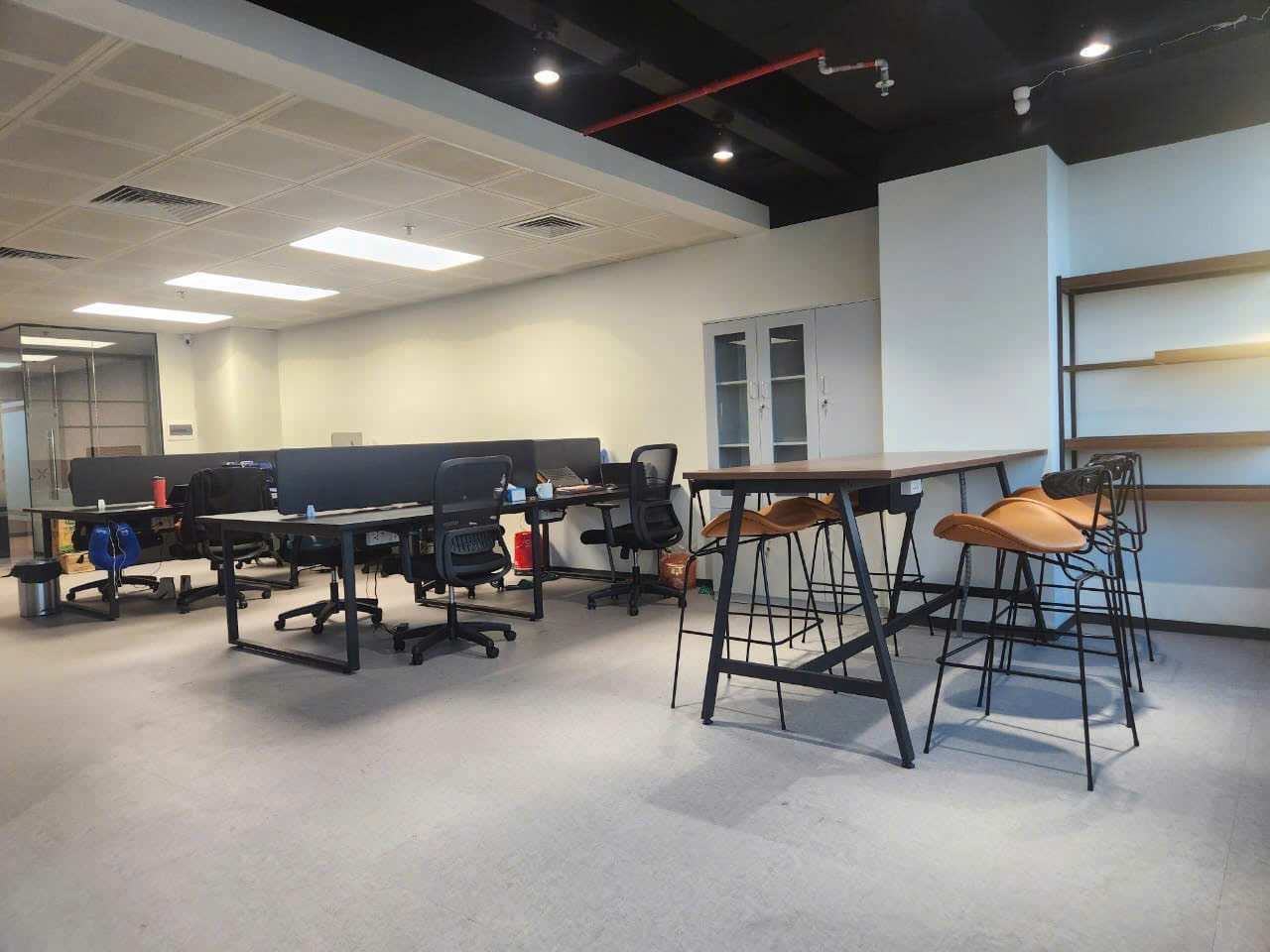 CHO THUÊ LẠI VĂN PHÒNG – NỘI THẤT MỚI TINH – NGUYỄN VĂN CỪ, LONG BIÊN