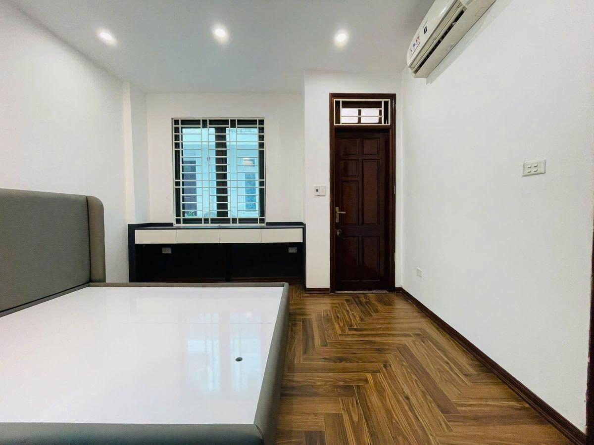 Hiếm phố Nguyễn Khang 30m2, 5 tầng, mặt tiền 4m lô góc 2 thoáng giá 7.95 tỷ VIP Cầu Giấy