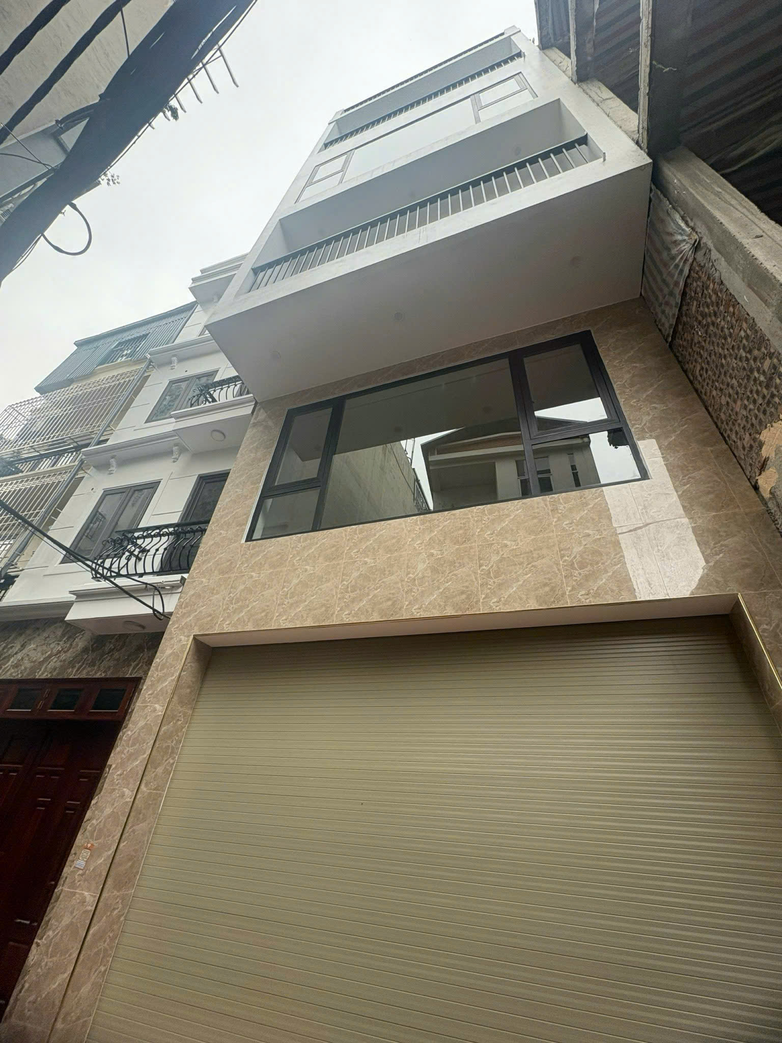 Phố Trạm, 62m2, 6 tầng thang máy nhập to – Long Biên, gần Aeon