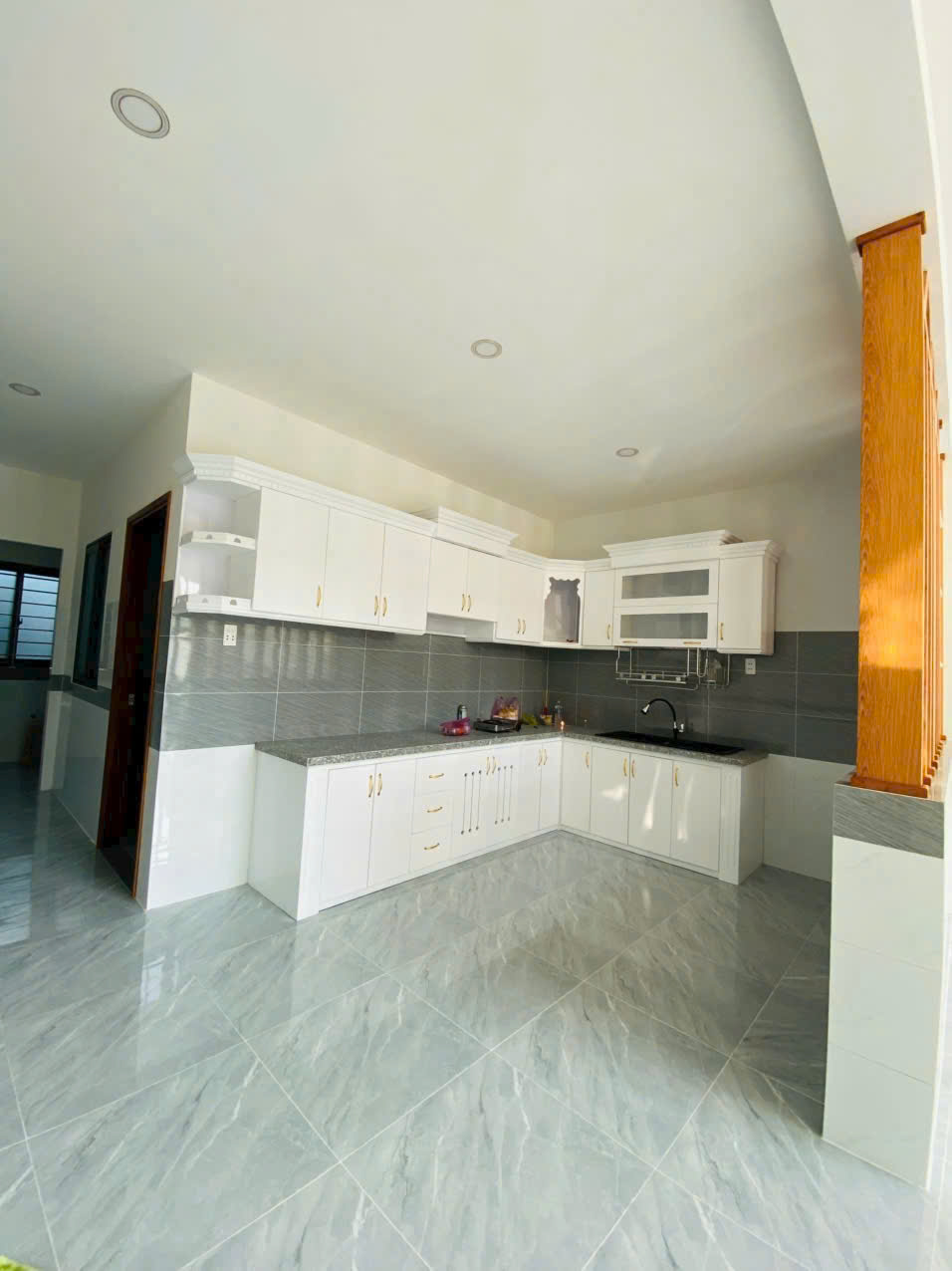 Bán nhà mới xây ở xã Long Định , Cần Đước dt 100m2 , 1 lửng , 3pn, 2wc giá 2,15 tỷ