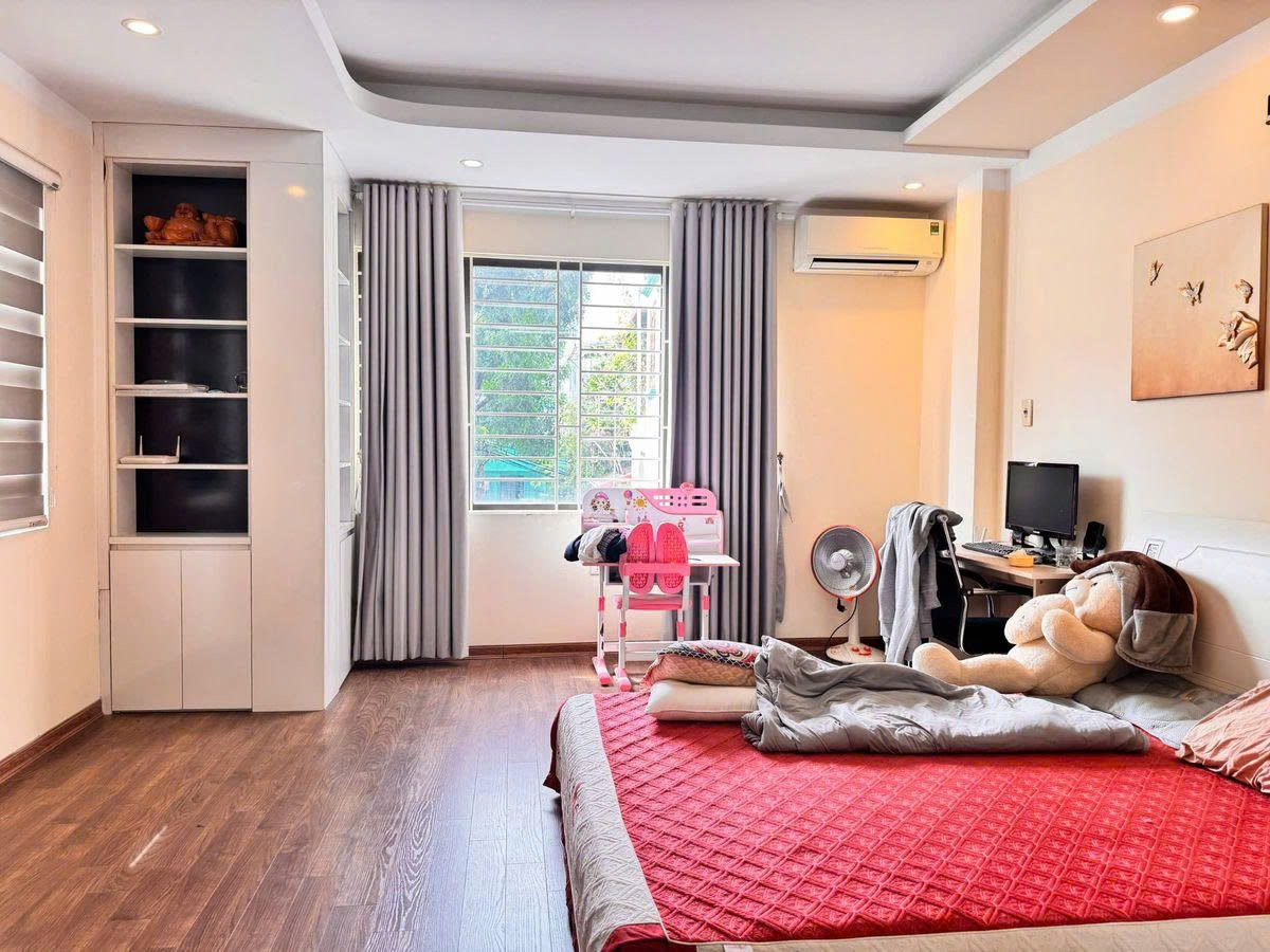 Bán Nhà Phố Hoàng Văn Thái - Lô Góc 50m x 5 Tầng -Ô Tô Vào Nhà - K/D - Giá Bán 18.8 Tỷ