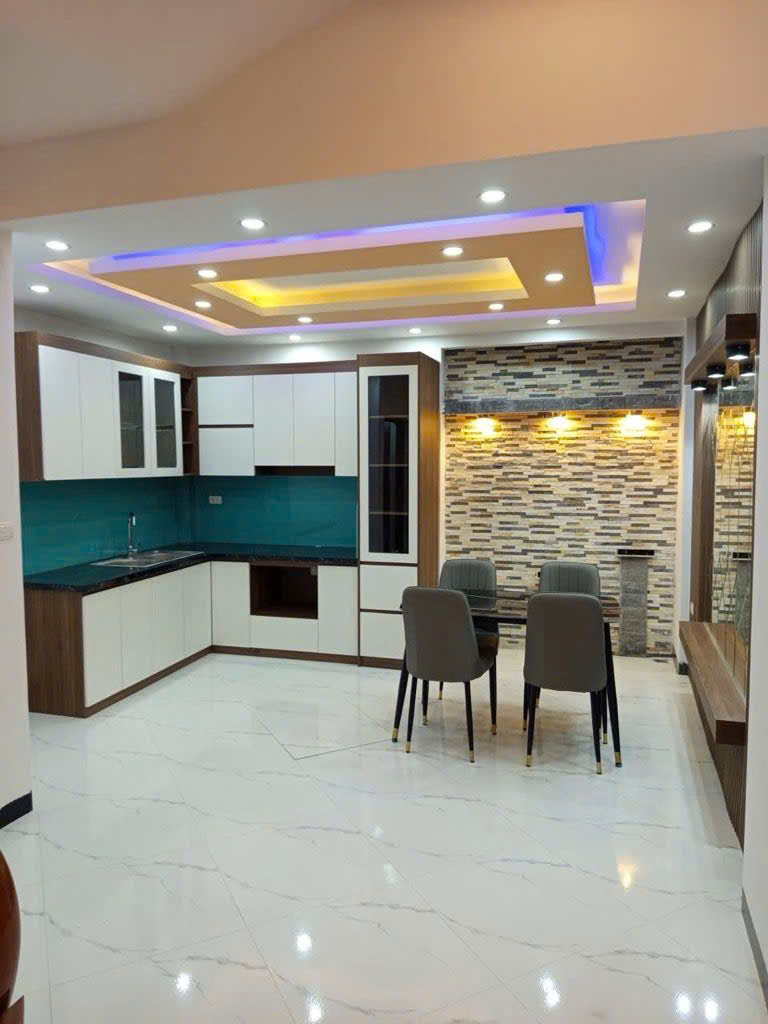 Ô TÔ ĐỖ GẦN - NHÀ MỚI TINH KÍNH KOONG - VÔ VÀN TIỆN ÍCH - Ở SƯỚNG