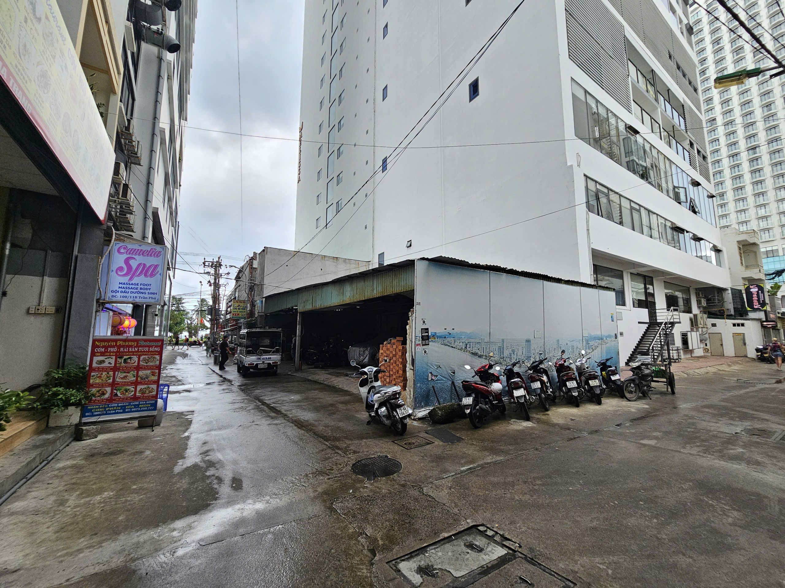 BÁN LÔ ĐẤT 2 MẶT TIỀN HẺM TRẦN PHÚ, NHA TRANG ( lộc Thọ cũ) Hẻm 2 ô tô Trần Phú dt: 147,2m² giá: 38,27 tỷ lh e ạ