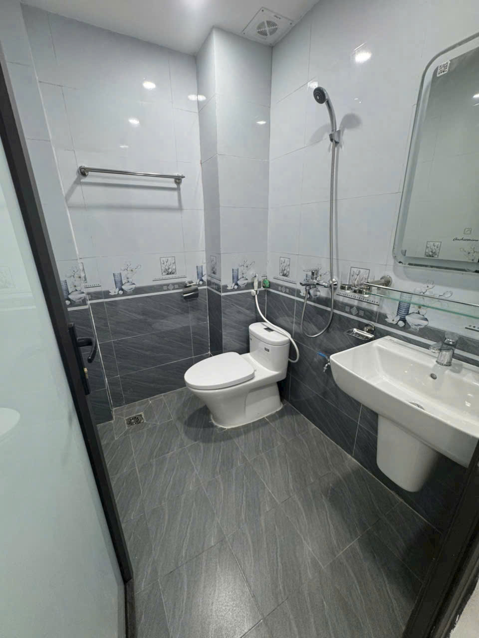 Siêu Phẩm Nhà Mới Xây,Thang Máy Full NT Ở Lê Trọng Tấn,Ô Tô Vào Nhà.Gía 11.8Tỷ Có TL