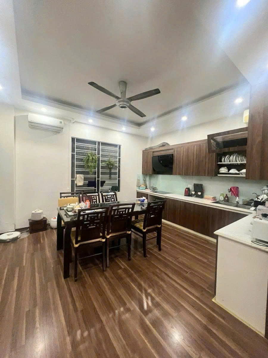 Đẹp phố Hoàng Cầu 60m2, 5 tầng, mặt tiền 4.6m nhà 2 thoáng vỉa hè Gara ô tô VIP Đống Đa