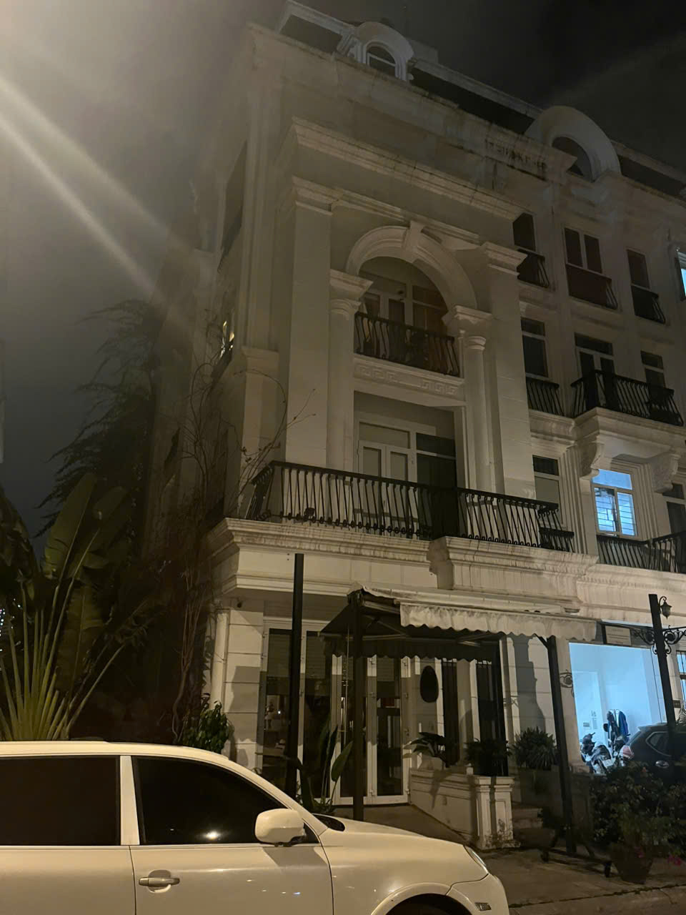 Chính chủ bán LK Louis City Đại mỗ, Nam Từ Liêm. DT 96m x 5,5 tầng, lô góc. SĐCC. Giá 29 tỷ. LH: 0964769634