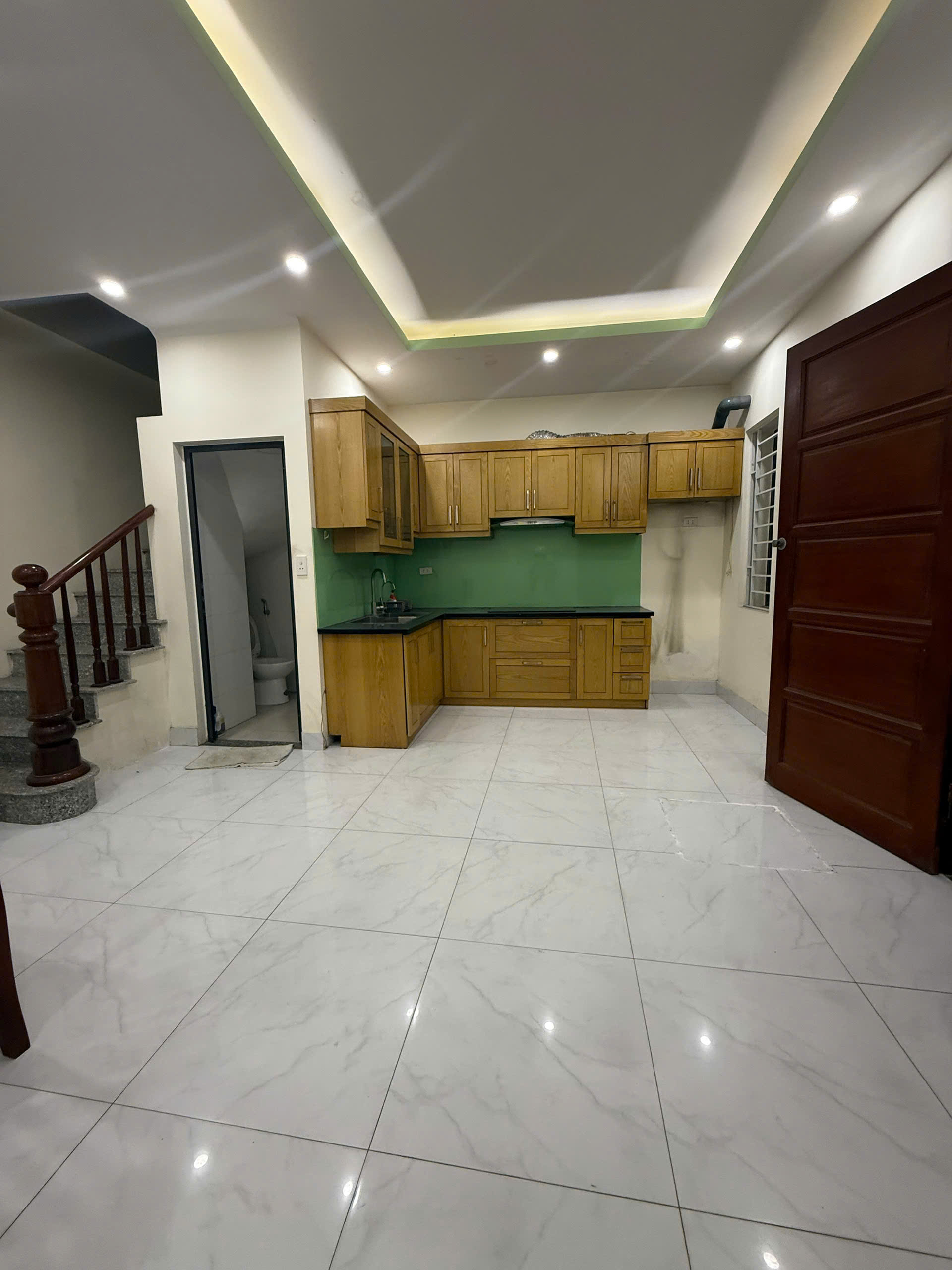 BÁN NHÀ RIÊNG FULL NỘI THẤT Bồ Đề 30m2 X 5 Tầng mặt tiền 5.5mX 6.1 Tỷ.Long Biên-Hà Nội.