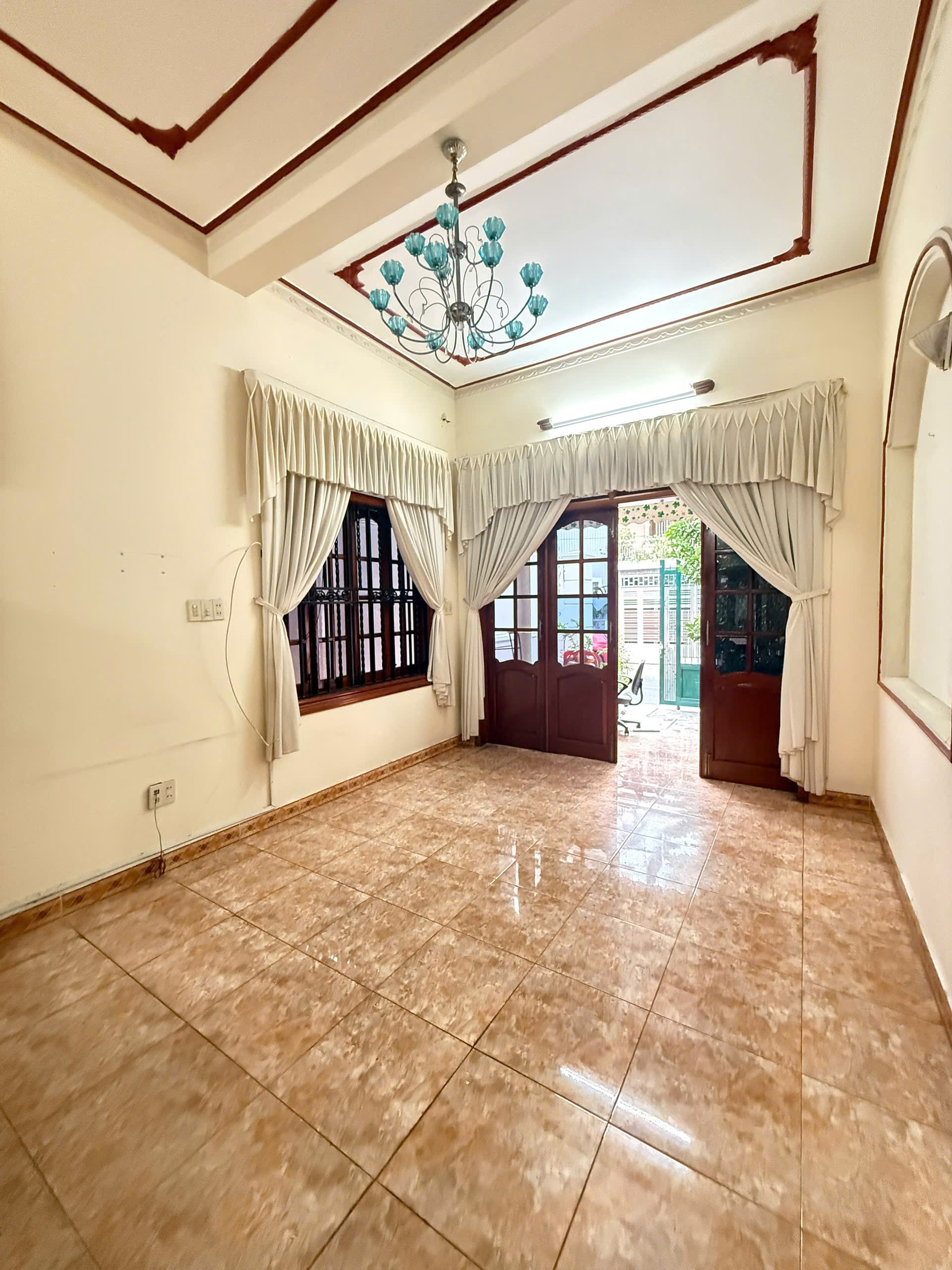 Nhà mặt tiền đường TẢN VIÊN - khu bàn cờ Phước Hoà - trung tâm Nha Trang. giá15.5tỷ DT: 145m2 mọi thông tin chi tiết