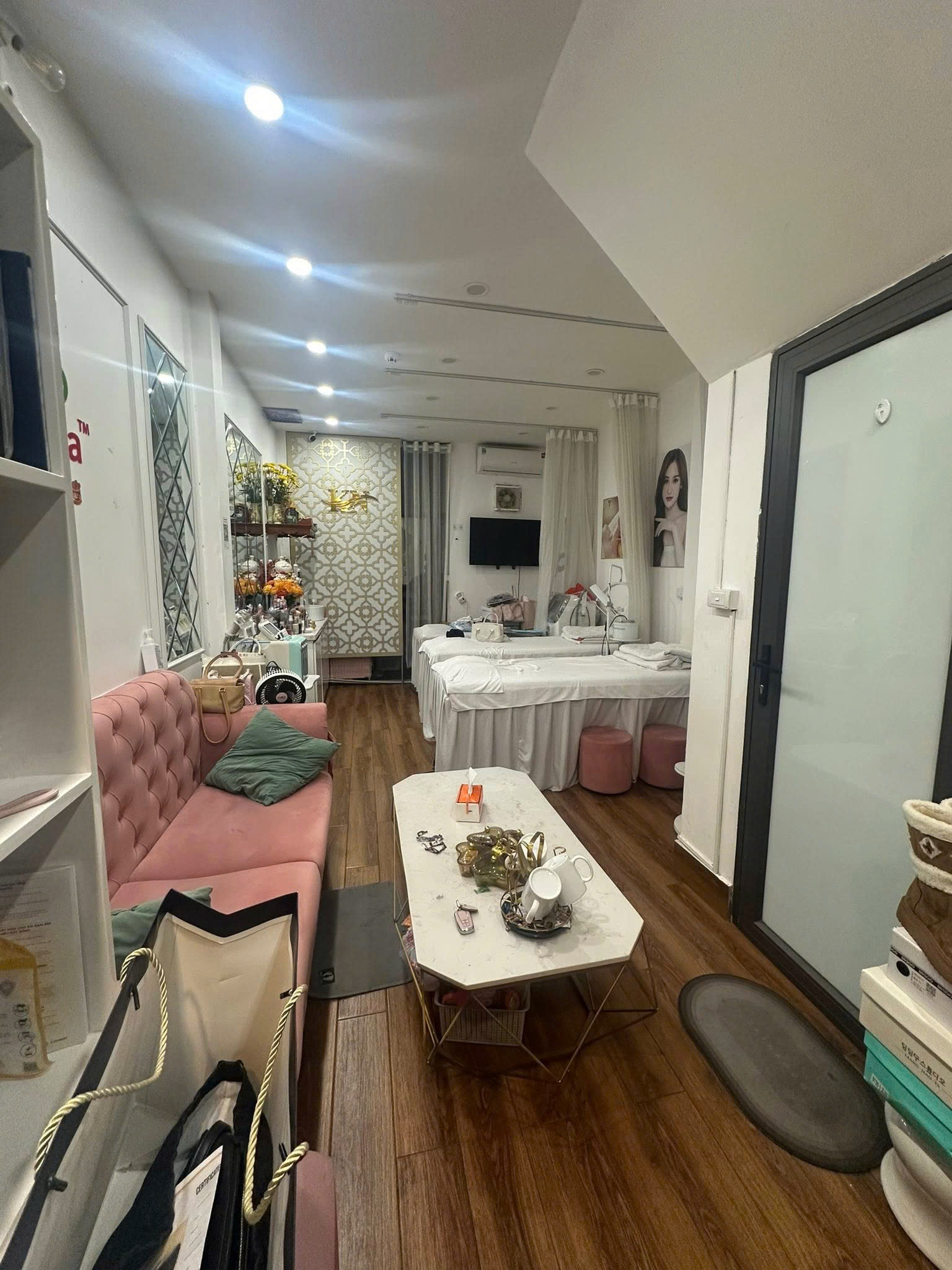 Bán nhà mặt phố Triệu Việt Vương 35m2, 3 tầng, 26 tỉ, vỉa hè rộng, dòng tiền 30tr/tháng