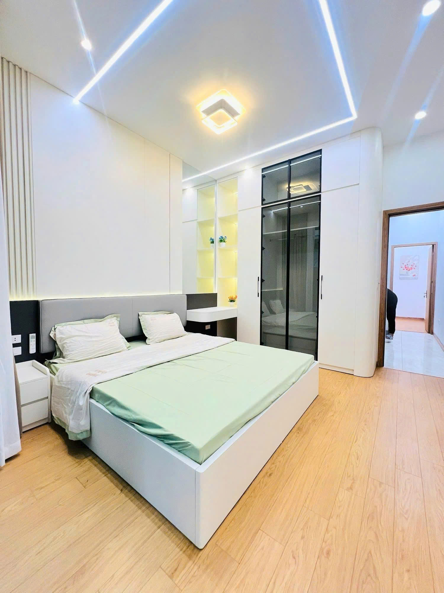 Hạ giá nhà Hoàng Văn Thái 45m2, 5T đẹp long lanh phân lô ô tô nhỉnh 15 tỷ VIP Thanh Xuân