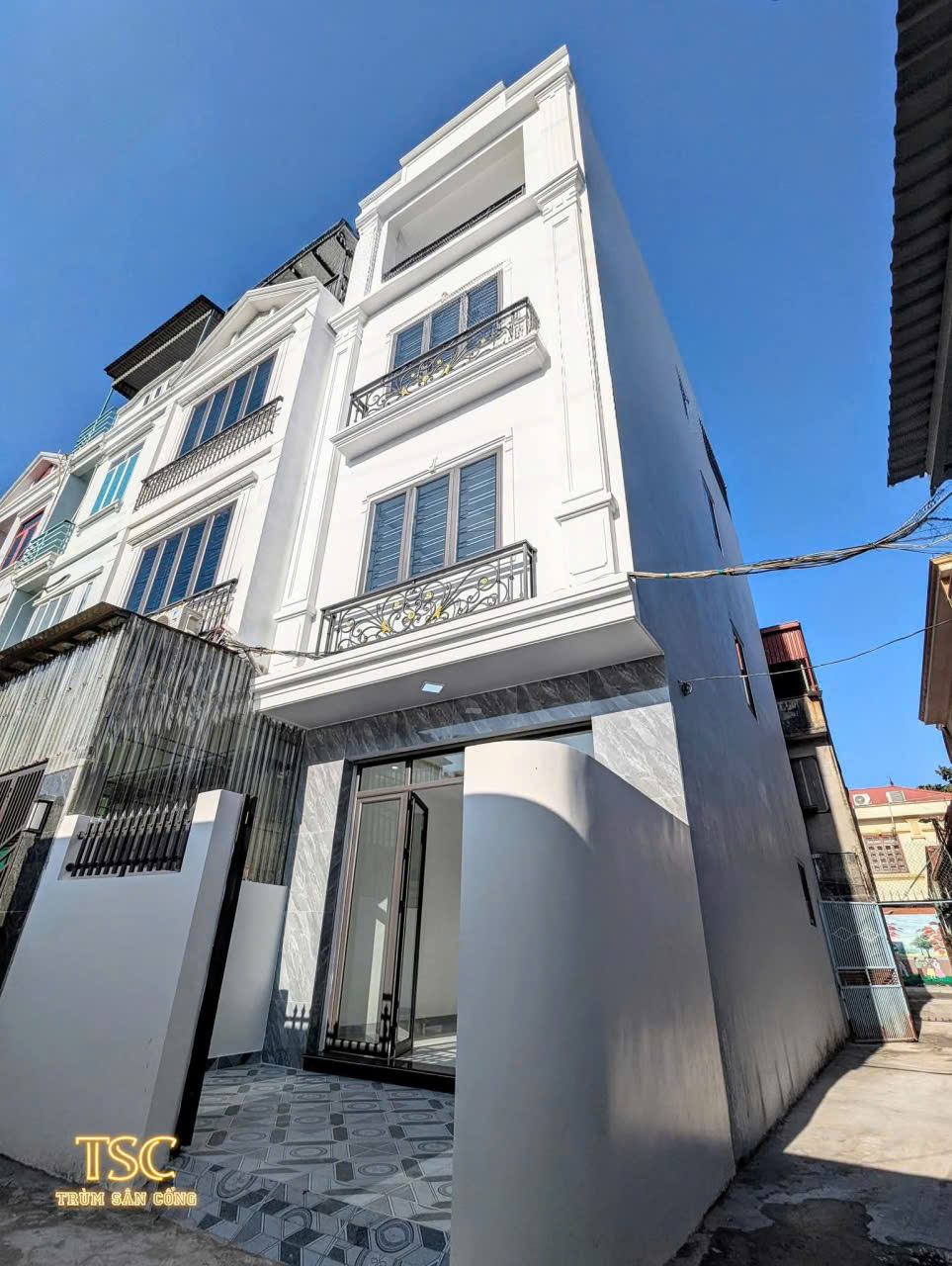 Nhà Thiên Lôi, 51m 4 tầng, mới tinh, lô góc, gần ngay AEON , giá 4.65 tỉ