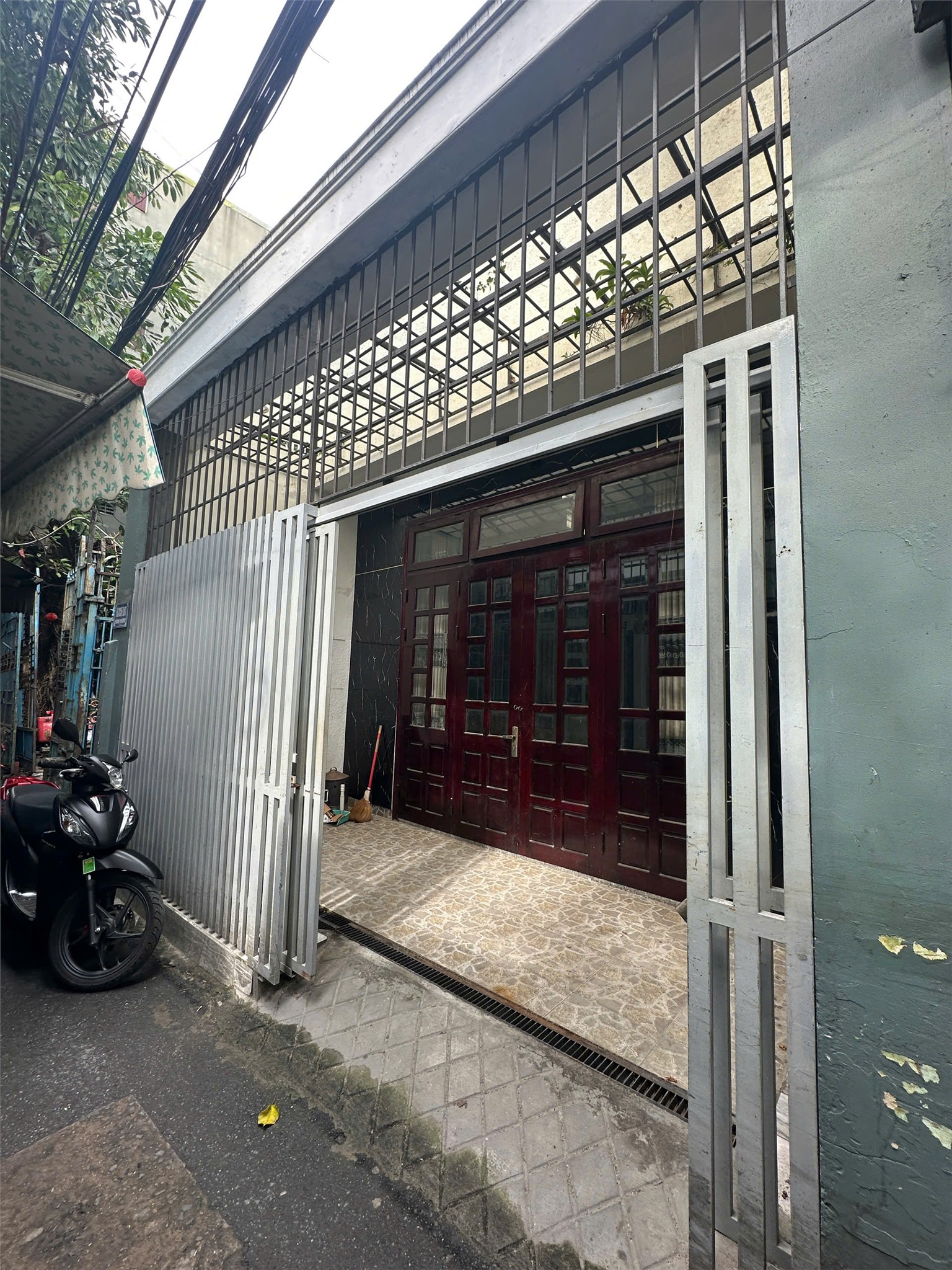 BÁN HOẶC CHO THUÊ Nhà Kiệt Trung tâm TP Đà Nẵng, mặt tiền rộng rãi 5m, hướng Đông Nam tài lộc