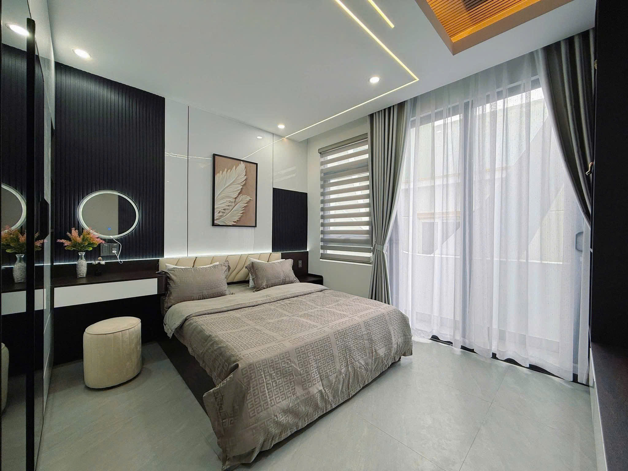 BÁN NHÀ NGUYỄN SƠN LONG BIÊN,OTO ĐỖ CỬA,FULL NỘI THẤT,30M RA PHỐ, 50M