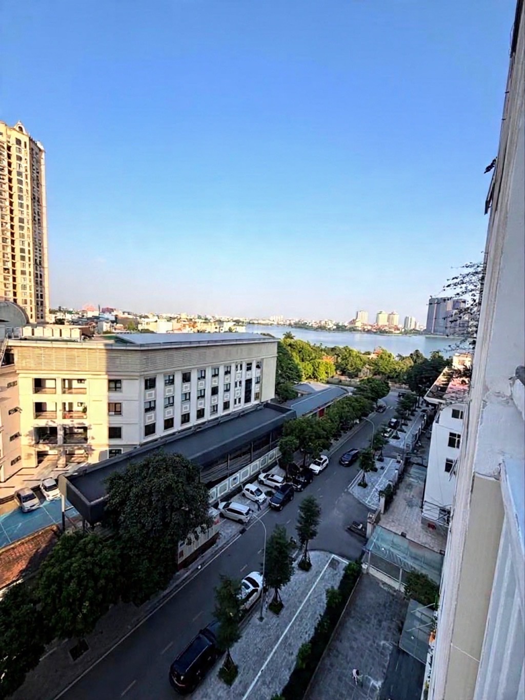 bán chung cư lạc long quân 102m 9,45 tỷ view hồ tây,ô tô đỗ ngày đêm