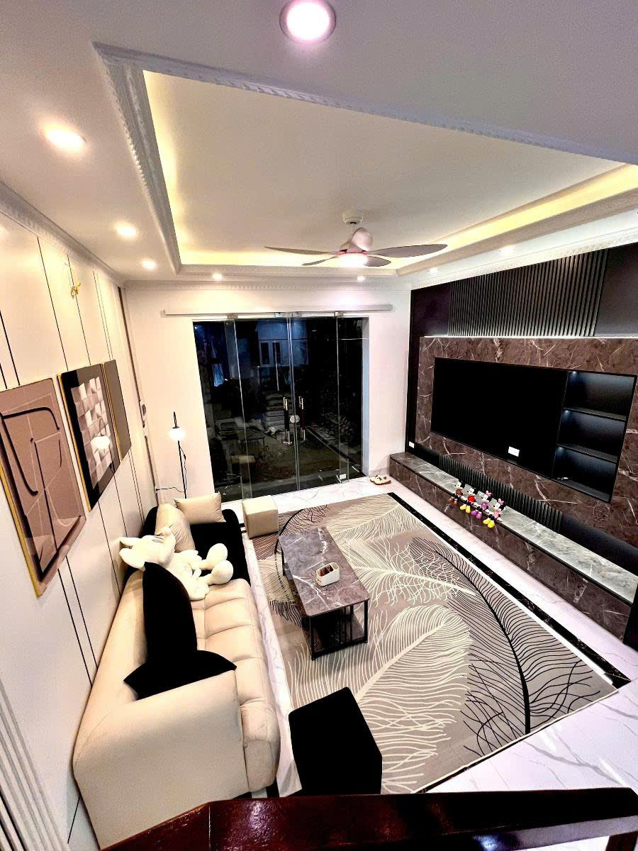 Bán nhà Nguyễn Văn Linh 30m 5 tầng MT4m ô tô qua hơn 7 tỷ