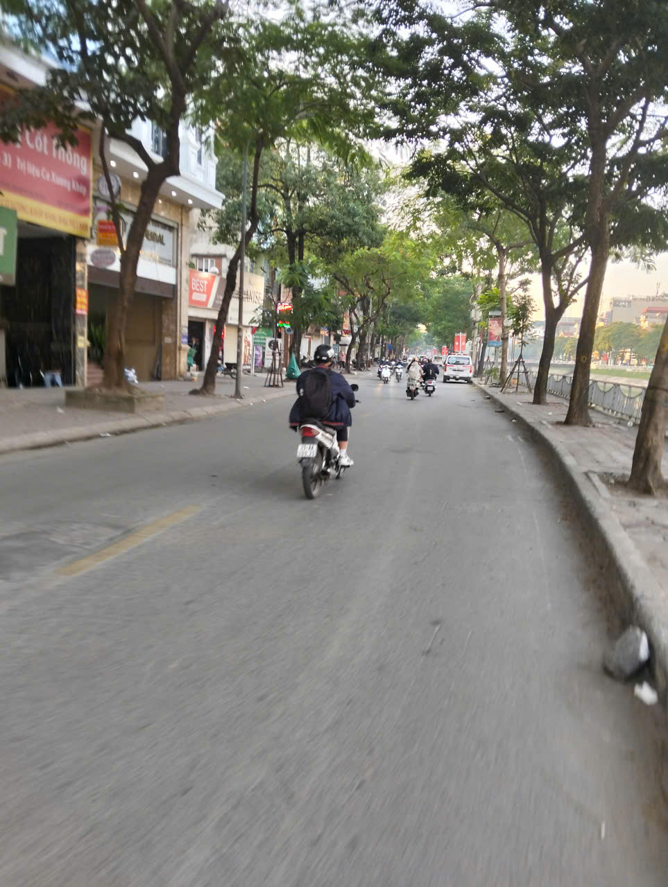 Bán Nhà Mặt Phố Khương Đình 128 x 6 Tầng MT 4m Vỉa Hè View Sông K/D 48 Tỷ