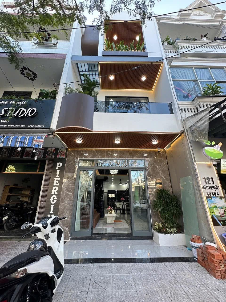 BÁN NHÀ 3 TẦNG 3 MÊ FULL NỘI THẤT MỚI KENG Y HÌNH