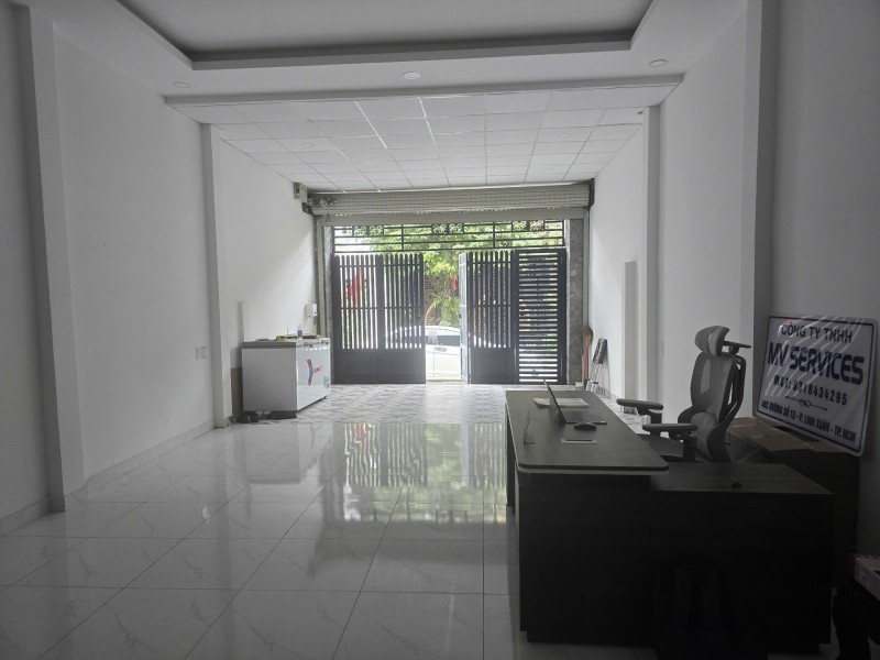 Bán nhà mặt phố Số 13, Linhn Xuân, Thủ Đức, TP HCM. DT 100m2, 2 tầng, 3PN, 4WC, giá 6,4 tỷ, sổ hồng