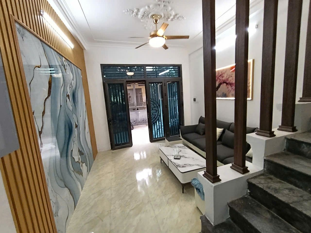 BÁN GẤP – PHỐ NGUYỄN CHÍNH – Ô TÔ ĐỖ CỬA – LÔ GÓC 3 MẶT THOÁNG – 22/28M² × 5 TẦNG – 5.8 TỶ