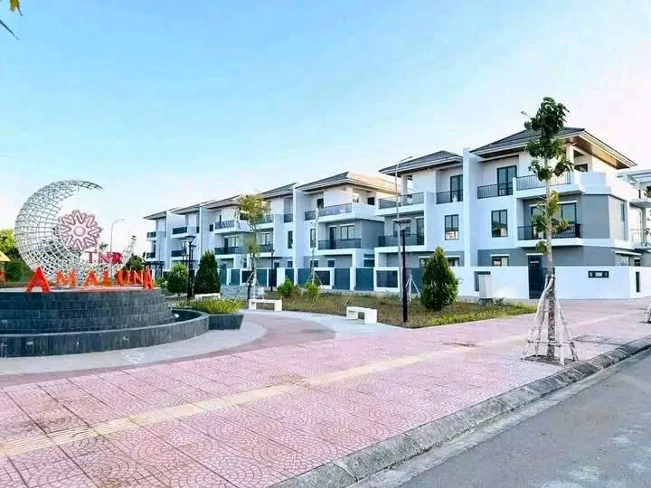 NHÀ PHỐ NGAY TRUNG TÂM SIÊU ĐẸP - Rẻ Hơn So Với Khu Vực 200 triệu