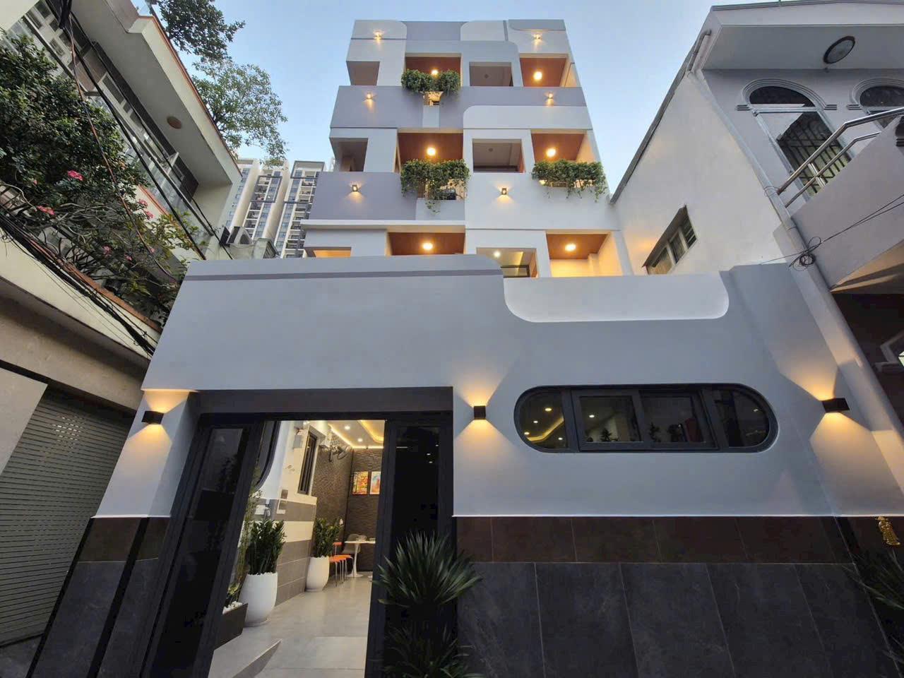 SIÊU PHẨM 14 CHDV CAO THẮNG Quận 10-GÓC 3 Mặt thoáng – 4 Tầng MỚI TOANH-TT. 92Tr/Th