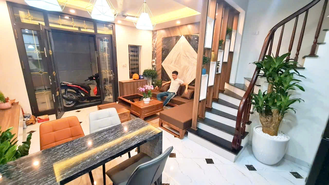 Bán nhà mặt đường phố Nhổn, Hà Nội đường 32 xây 5 Tầng, kinh doanh, ô tô đỗ giá 6.x tỷ