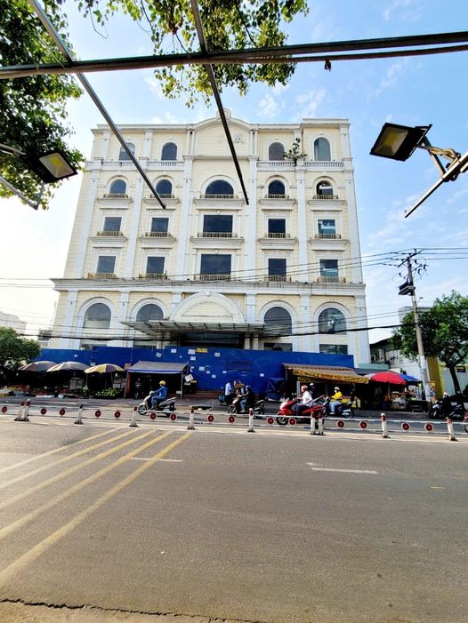 Bán gấp tòa nhà lô góc 2 mặt tiền, khu dân cư đông đúc, đủ tiện ích, đầu tư sinh lời cao