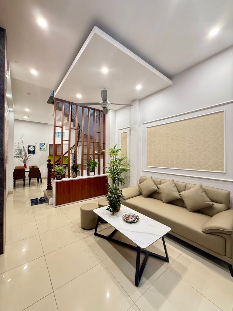 Bán nhà Định Công Hạ, Hoàng Mai, lô góc 3 thoáng, gần ô tô, 35m2, 7.9 tỷ