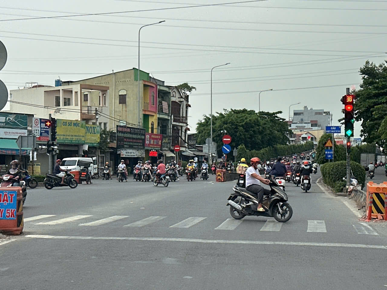 Ngộp Bank chỉ 38 tỷ có Tòa nhà 6 tầng MT Hà Huy Giáp Q12 ngang 14m 280m2 ngay NGÃ 4 GA.