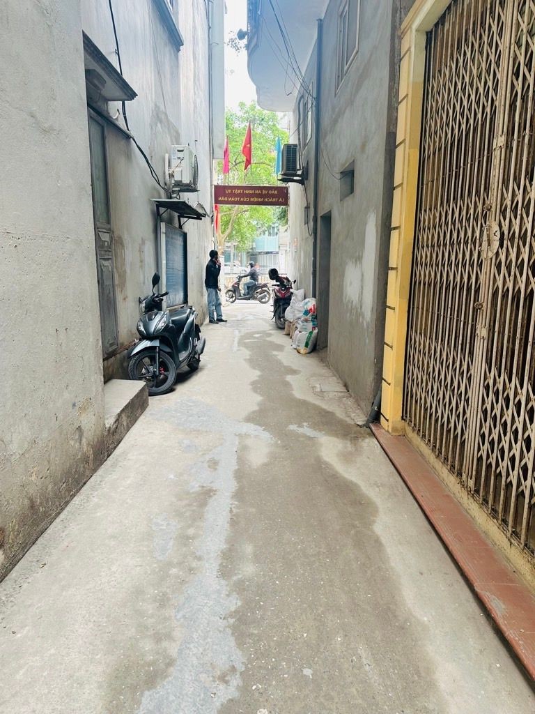 Bán nhà Trịnh Đình Cửu, Hoàng Mai, Lô góc 3 thoáng, Ô tô, 47m2, 12.8 tỷ