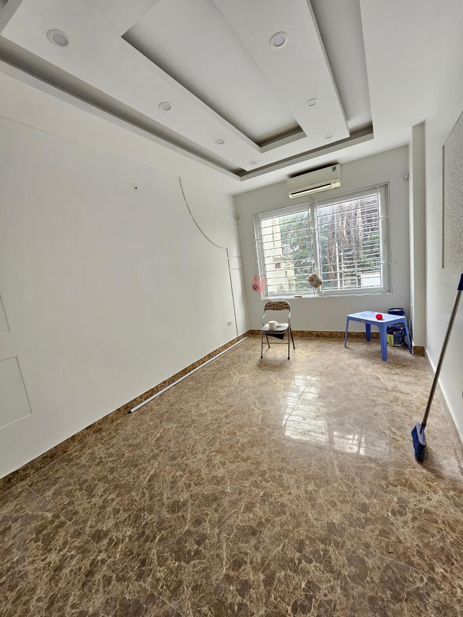 Lạc Long quân, Cầu giấy, Hà Nội, 5 tầng ,ở ngay, 3 phòng ngủ chưa đến 10 tỷ