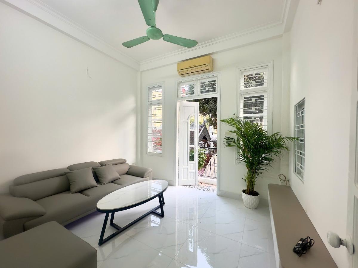 Hoàng Hoa Thám, 4 tầng , ở ngay, 4 ngủ, nhà 2 mặt thoáng ngõ rộng