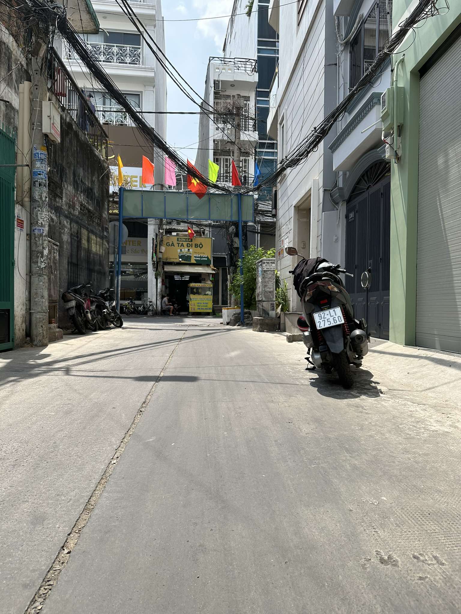 CHDV Q10 HẺM XE TẢI - 4 TẦNG 66m2 CÁCH MT 10m - DÒNG TIỀN 70TR