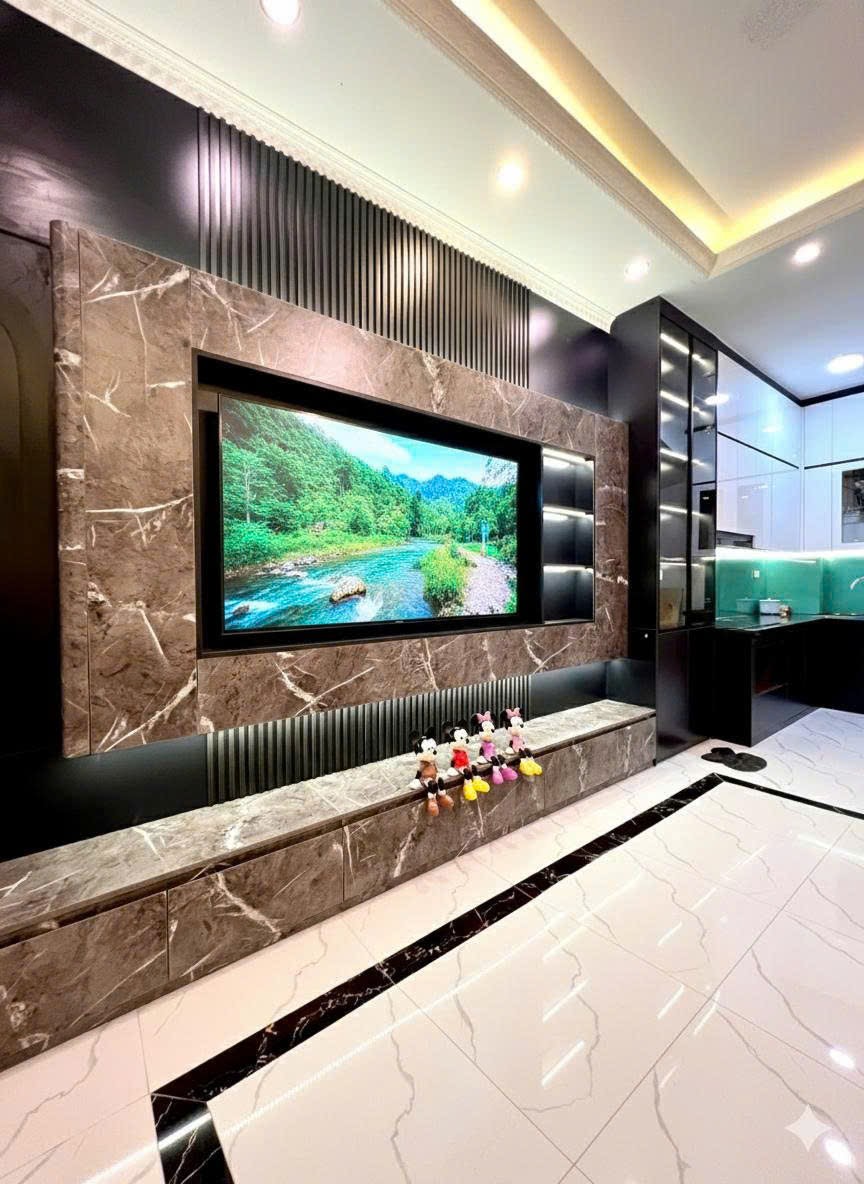 Chỉ 9.7 tỷ - Nhà 6 tầng thang máy - Ô Đồng Lầm