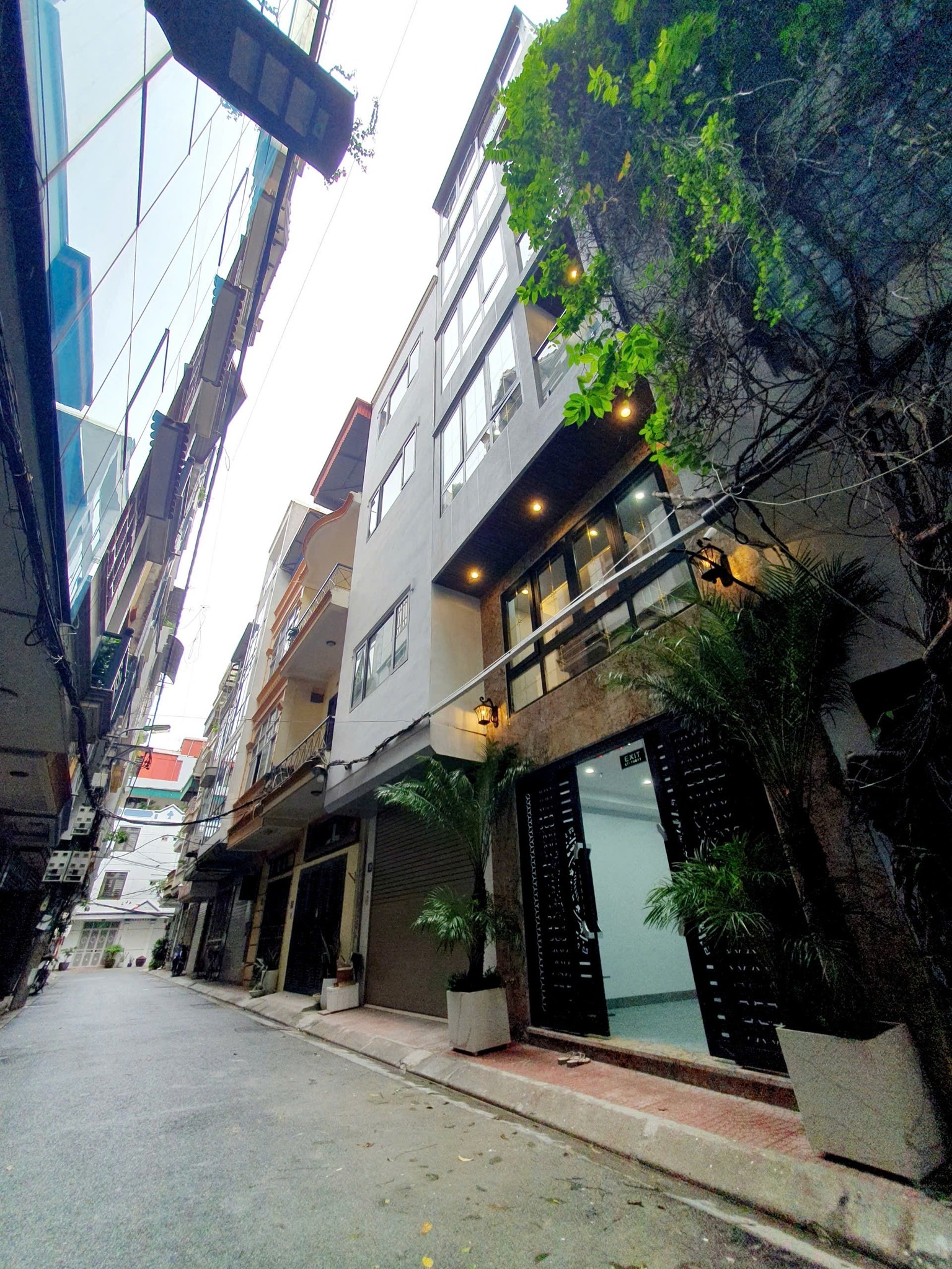 TÒA APARTMENT, NGÕ 105, XUÂN LA, TÂY HỒ-VỈA HÈ-KD-TM:56/64M X7T, MT 4,2M, GIÁ 25,7 TỶ.