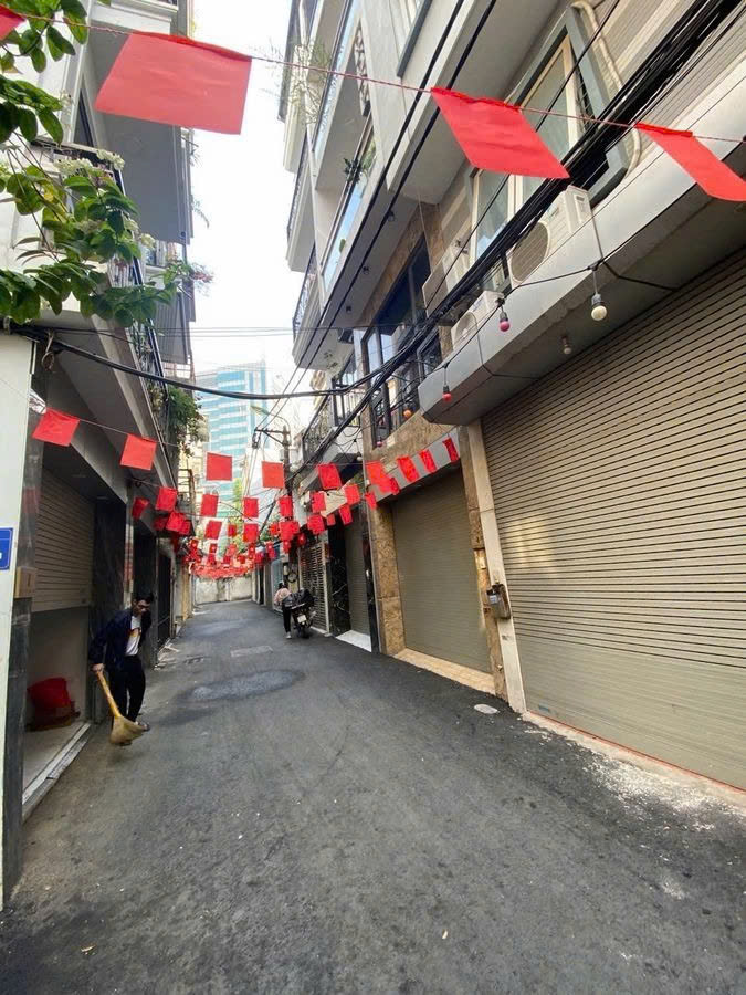 Hiếm! Nhà 5 Tầng Nguyễn Văn Cừ – Ô Tô Đỗ Cửa – Nội Thất Xịn – 10.5 Tỷ