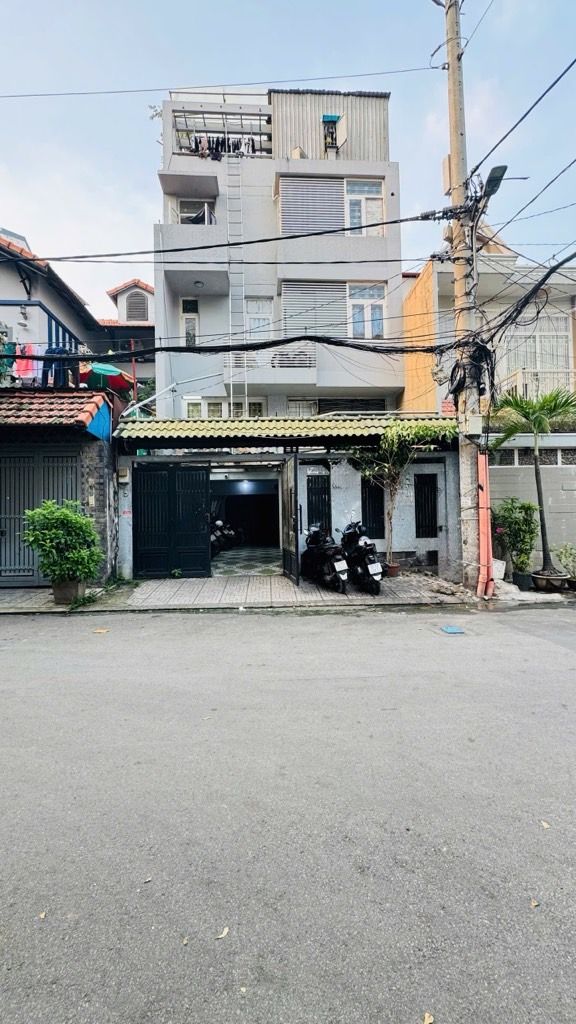 Bán nhà Hẻm Dương Quảng Hàm P17 Gò Vấp, 105m2, 5 Tầng, 17PN khai thác CHDV. .