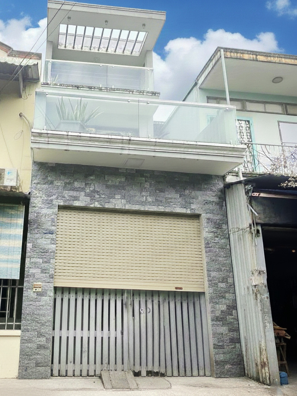 O1900 Nhà Mặt tiền Song Hành Q12, SHR, Vuông, 4x18m, 9.x tỷ