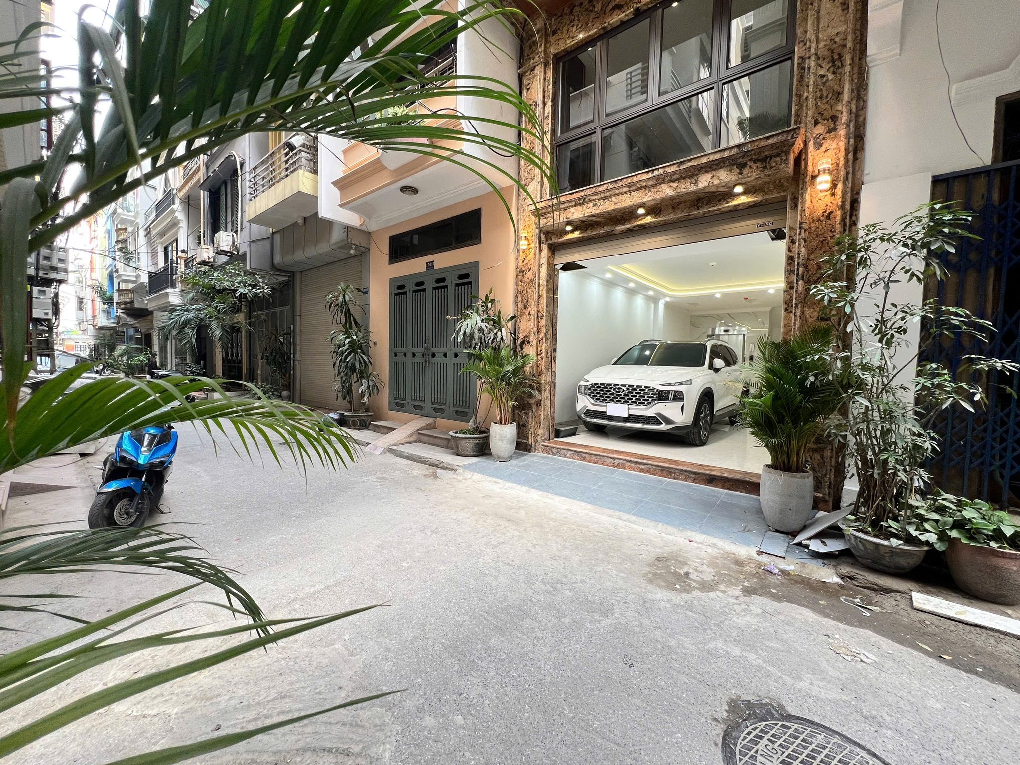 NHÀ PHỐ, TRẦN QUỐC HOÀN, CẦU GIẤY-KD-Ô TÔ- THANG MÁY:40M X7T, MT 4M, GIÁ 21,5 TỶ