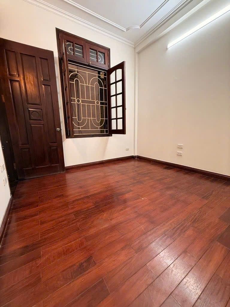 [BÁN GẤP] HIẾM NHÀ NGÕ THỐNG NHẤT – HAI BÀ TRƯNG – NGÕ KINH DOANH – Ô TÔ ĐỖ CỬA – LÔ GÓC 2 THOÁNG – 43M² × 4 TẦNG – 13.8 TỶ