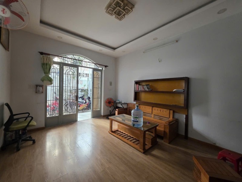 Bán nhà đường 297, Phước Long B, Quận Thủ Đức, TP HCM. DT 100m2, một trệt, giá 6,5 tỷ, sổ hồng. Liên hệ: 0933125879.